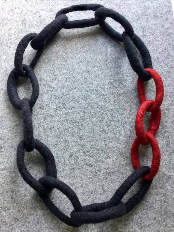 Filzkette "schwarz-rot"